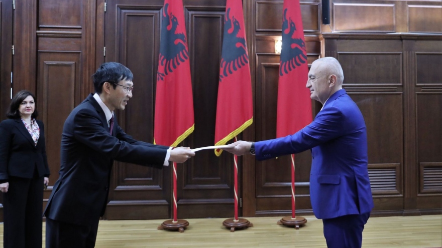 VN ambassador presents credentials to Albanian President